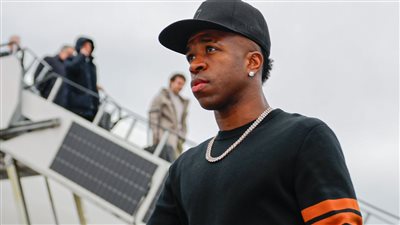 ريال مدريد يصل مدينة مانشستر استعدادا لمواجهة المان سيتي بدوري أبطال أوروبا (فيديو)