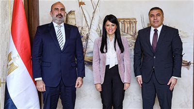 المشاط تلتقي ممثلي 