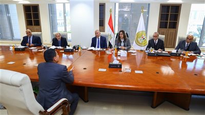 وزيرة التنمية المحلية تواصل مقابلات المتقدمين للوظائف القيادية لليوم الثاني