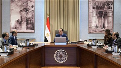 رئيس الوزراء يبحث مع رئيس البورصة جهود تطوير سوق الأوراق المالية