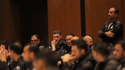 بوساكا يطالب الحكام بتقليل الاعتماد على الـVAR (صور)