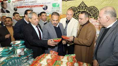 بأسعار تنافسية، محافظ الشرقية يفتتح معرض أهلًا رمضان بمدينة ديرب نجم