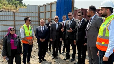 خلال زيارته لغينيا، وزير الإسكان يتفقد محطة معالجة مياه تنفذها شركة مصرية 