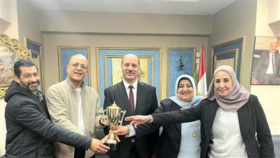 تعليم الإسكندرية يتسلم كأس المركز الثالث في بطولة الجمهورية لكرة القدم الخماسية للتربية الفكرية