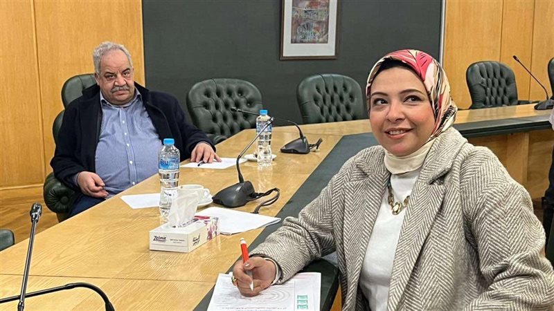 شيرين العقاد، فيتو