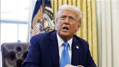 الرئيس الأمريكي على الشيزلونج.. المهدي: يمر بهشاشة نفسية وربما يكون العالم على موعد مع هتلر جديد.. حجاب: خطابي استعراضي ولا يغامر إلا إذا ضمن المكسب