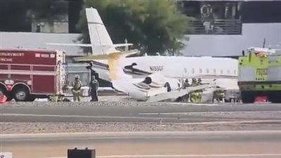 قتيل ومصابون في اصطدام طائرتين بمطار سكوتسديل بأمريكا (فيديو)