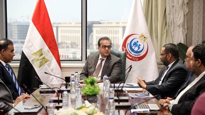 وزير الصحة يعلن مراجعة وتوحيد بروتوكولات علاج الأورام