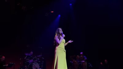  إليسا تتألق في حفلها بدبي وسط حضور جماهيري كبير (فيديو)