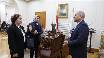 محافظ القاهرة: القيادة السياسية تحرص على تولي المرأة القيادة في العديد من المجالات
