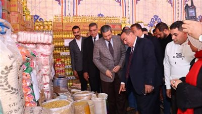 محافظ دمياط يفتتح معرض 