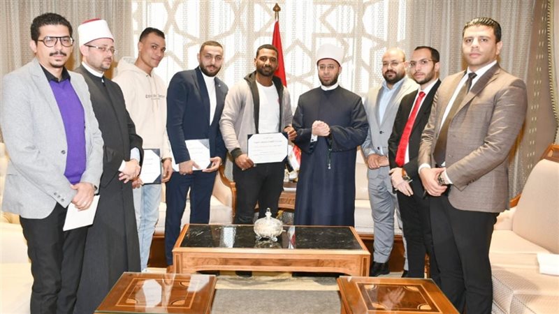 وزير الأوقاف يكرم