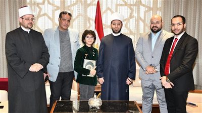 وزير الأوقاف يكرم المبدع الصغير أدهم عبد النبي