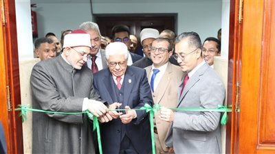 رئيس جامعة الأزهر وحاكم ولاية بينانج الماليزية يفتتحان المكتبة الرقمية بكلية الشريعة