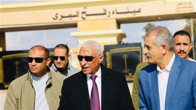 محافظ شمال سيناء يتفقد معبر رفح البري ويستقبل الجرحى الفلسطينيين