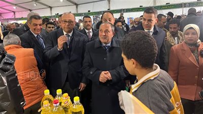 محافظ بورسعيد ورئيس الغرفة التجارية يفتتحان معرض أهلا رمضان (صور)
