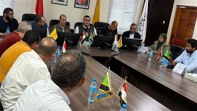 وزير الإسكان يلتقي المسئولين والعاملين بمشروع سد ومحطة كهرباء 