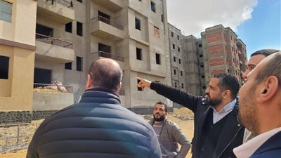 مسؤولو الإسكان يتفقدون شقق سكن كل المصريين بأكتوبر الجديدة 