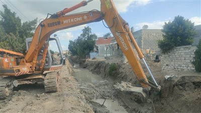 تغطية ترعة أبو خطيب تمهيدًا لرصف طريق جديد بمركز ومدينة أبو المطامير