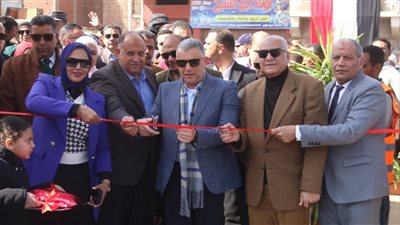 محافظ الإسماعيلية يفتتح النسخة الخامسة من سوق اليوم الواحد بأبوعطوة (صور) 