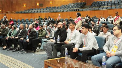 فنون الإتيكيت والبروتوكول والمراسم في محاضرة لاتحادات الطلاب بجامعة أسيوط (صور) 