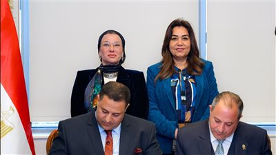 وزيرتا البيئة والتنمية المحلية يشهدان توقيع عقد جديد لتعزيز منظومة النظافة ببورسعيد
