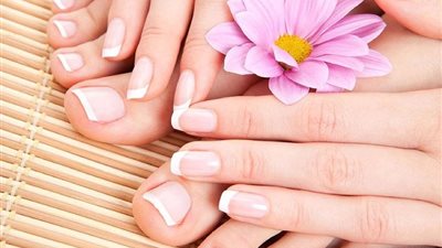 كيفية الحفاظ على صحة الأظافر وتقويتها بطرق طبيعية