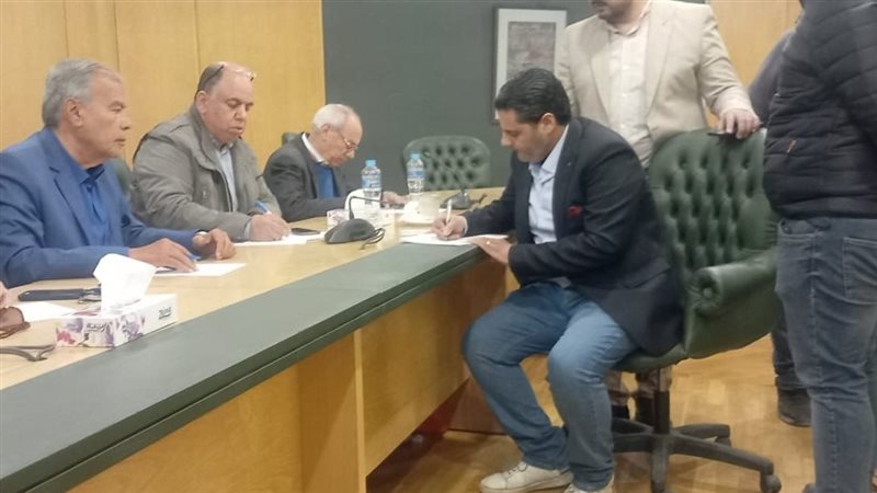 خالد حسين، فيتو 