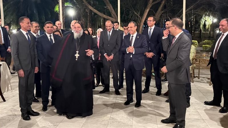 وزير الخارجية مع
