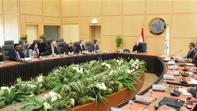 وزير النقل يبحث مع وفد من البنك الدولي ميكنة السكك الحديدية 