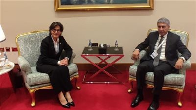 وزير السياحة يبحث مع نظيرته الأردنية تعزيز التعاون المشترك