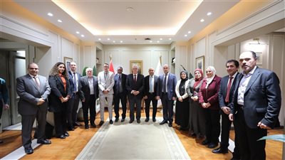 وزير التعليم العالي لخبراء 