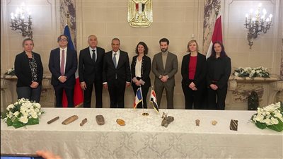 وزير الخارجية يحضر مراسم استرداد قطع أثرية بمقر السفارة المصرية في باريس