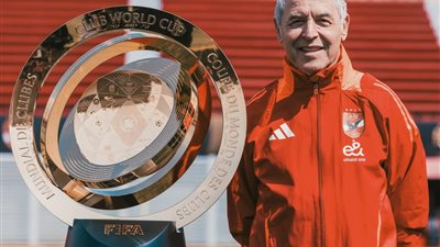 الأهلي ينشر صور نجومه رفقة نسخة كأس العالم للأندية