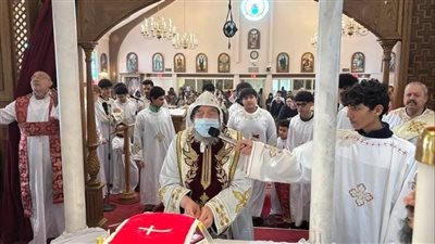 أسقف غرب كندا يمنح كاهن كنيسة الأنبا بولا رتبة القمصية