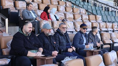 بن شيخة في استاد السلام لمتابعة فريقه الجديد مودرن سبورت أمام الطلائع (صور)