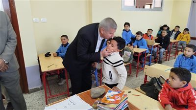 وكيل التعليم بالشرقية يتفقد مدارس منيا القمح ويتابع انتظام الدراسة