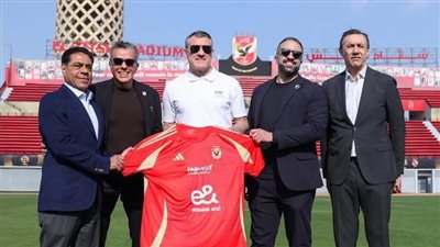 الأهلي يستقبل الأسطورة الإيطالي كريستيان فييري (صور)