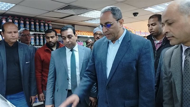 محافظ قنا يشهد توقيع