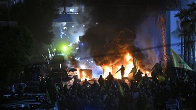 احتجاجات واعتصامات في بيروت، أزمة الطائرة المدنية الإيرانية تشعل الغضب بلبنان (صور)