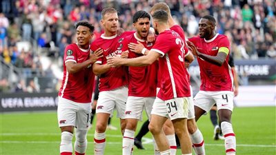 ألكمار الهولندي يكتسح جالطة سراي برباعية في ذهاب ملحق الدوري الأوروبي