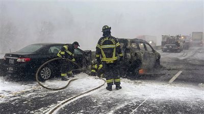 إصابات في تصادم أكثر من 100 سيارة بولاية أوريجون الأمريكية (فيديو)