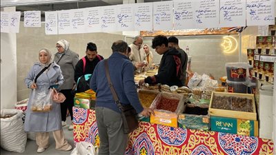 أسعار العسل وزيت الزيتون والسمن ببازار القاهرة الحضاري (صور) 