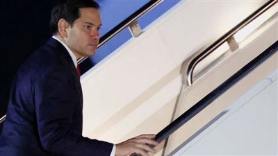 كسر في الزجاج الأمامي، تفاصيل أزمة طائرة وزير خارجية أمريكا أثناء توجهه إلى ميونيخ