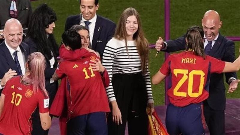 قبلة روبياليس، فيتو