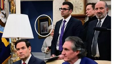 ما قصة صورة ترامب داخل السجن المعلقة على جدران البيت الأبيض