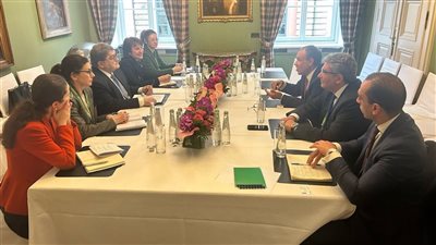 مصر ورومانيا تعززان التعاون الثنائي وتبحثان القضايا الإقليمية خلال لقاء على هامش مؤتمر ميونخ للأمن