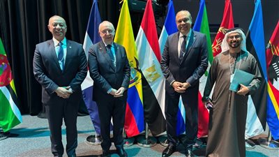 وزير الطيران يشارك في جلسة حوارية عن مواجهة التحديات وتعزيز الاستدامة الاجتماعية بالقطاع