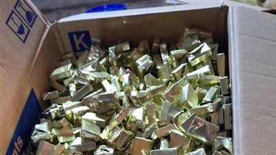 ضبط مصنع غير مرخص يصنّع مرقة دجاج مغشوشة بعلامات تجارية مقلدة بكفر الزيات (صور)