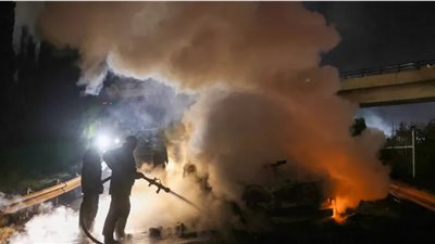 اليونيفيل تكشف هوية القائد المصاب بعد إحراق سيارة في بيروت